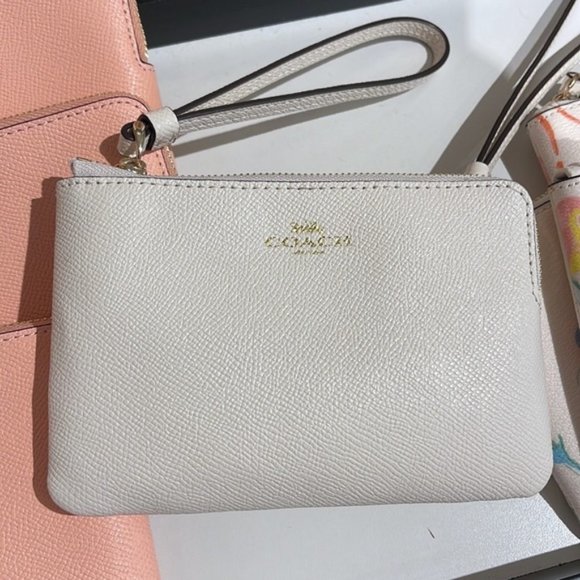 Coach Corner Zip Wristlet Chalk Leather - Picture 2 of 7